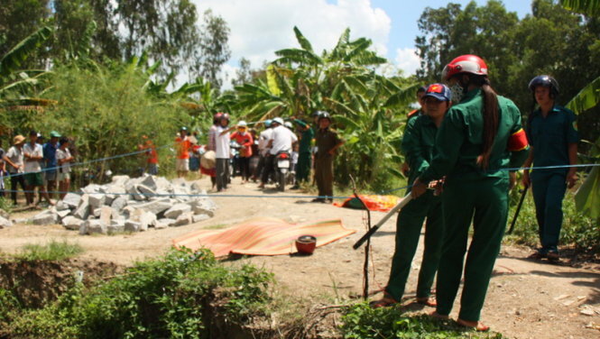 Tranh chấp đất, vợ chồng em trai đánh chết vợ chồng anh trai