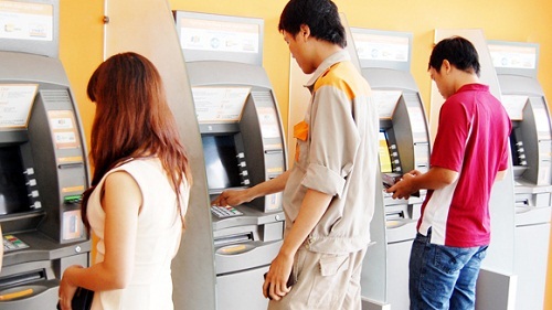 Đã có lệnh phạt, đi 7 máy ATM vẫn không rút được tiền