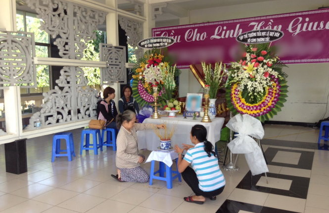 Thương tâm bé học sinh lớp 1 bị tủ đựng đồ đè chết