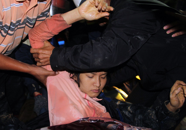 Tin mới nhất vụ sập hầm thủy điện: Đã cứu thoát 12 công nhân