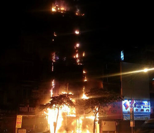 Hà Nội: Cháy lớn Thẩm mỹ viện trên đường Kim Mã