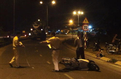 Đâm đuôi xe bồn,