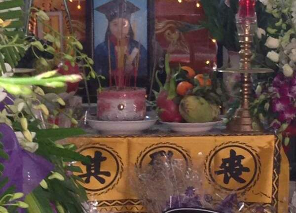 Đẫm nước mắt đám tang nữ sinh lớp 6 tử vong sau khi bị cô giáo đánh