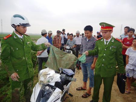 Hàng trăm người dân vây bắt hai “cẩu tặc”