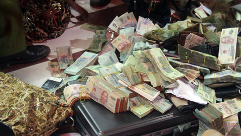 Điều tra vụ 1,5 tỷ đồng trong ô tô đỗ trước cửa ngân hàng bỗng “bốc hơi”