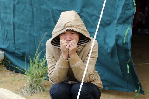 Giải cứu nạn nhân sập hầm: Nỗi vui mừng khôn xiết của những người vợ