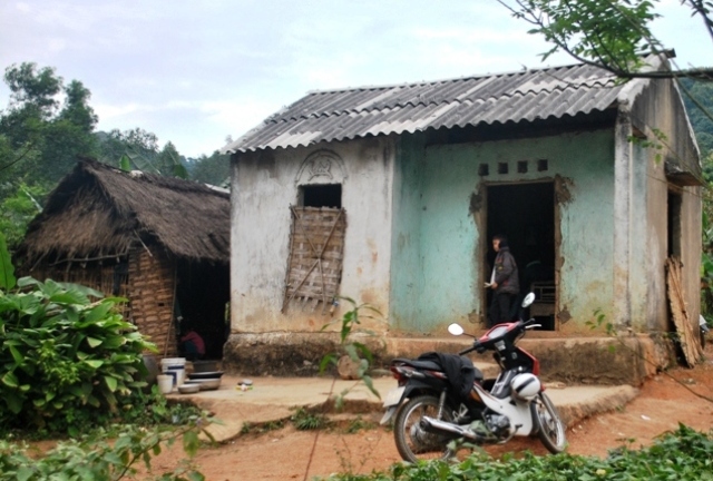 Bé gái bị anh rể hiếp dâm tới mang bầu để trả thù vợ mất “cái ngàn vàng”