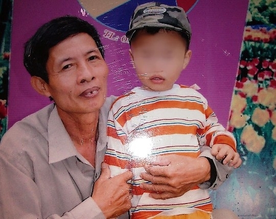 Người cha đánh chết con để cứu cháu bị khởi tố tội giết người