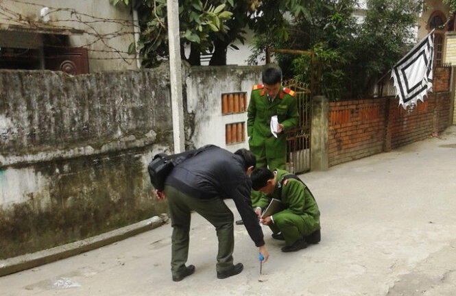 Mang súng tới truy sát người trong quán ăn đêm vì nghĩ bị “nhìn đểu”