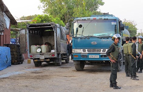 Cảnh sát vây bắt đường dây trộm xăng máy bay