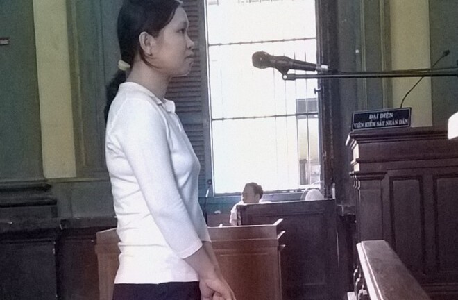 Người vợ châm lửa thiêu sống chồng vì đòi ly hôn