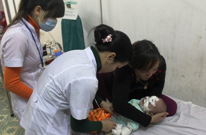 Mẹ bị truy sát tử vong, bé 6 tháng tuổi khóc ngặt đòi sữa