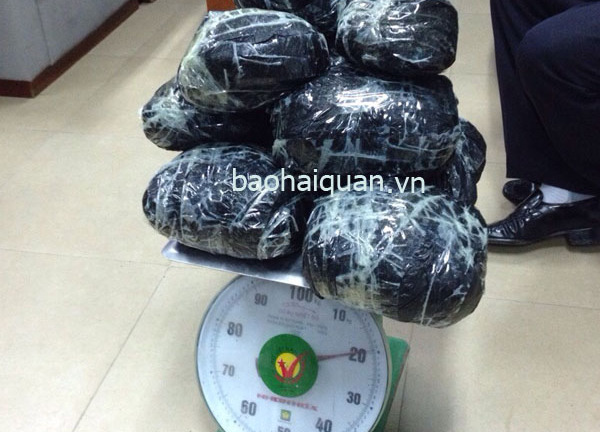 “Ôm” gần 20kg ma túy nhảy xuống sông nhằm thoát thân