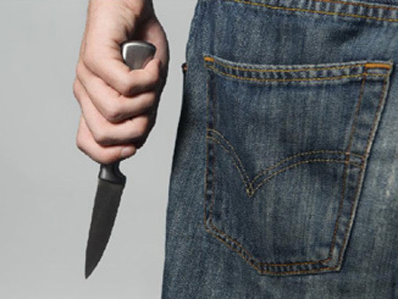 Vung dao đâm chết người vì bị gọi là