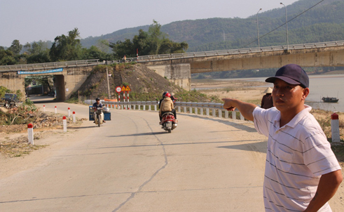 Tưới xăng “thiêu sống” bạn gái vì bị ngăn cấm yêu đương