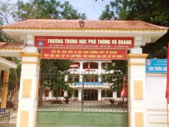 Miễn nhiệm chức đối với Phó hiệu trưởng làm giả học bạ cho cháu