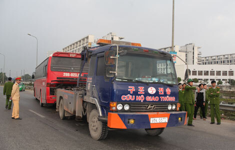 Chở hàng lậu, tự xưng thương binh cản trở lực lượng chức năng