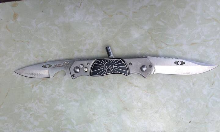 Mang dao đi đòi nợ, khai vờ mơ ngủ gặp