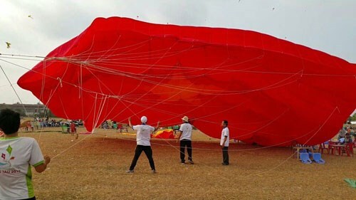 Thương tâm: Diều cuốn bé trai lên cao 20m, rơi xuống đất tử vong