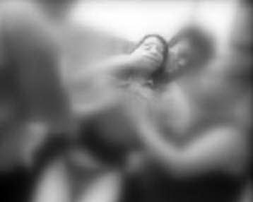 Truy bắt ba nghi can hiếp dâm bé gái 13 tuổi đang học bài