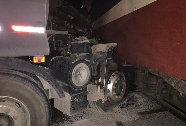 Tàu hỏa đâm xe tải, 3 người trong một gia đình thương vong