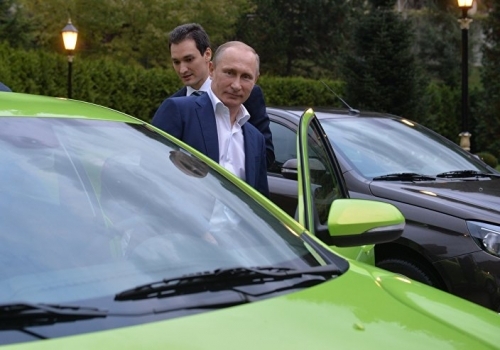 Vì sao Tổng thống Nga hứng thú với xe giá rẻ Lada Vesta?
