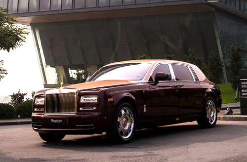 Rolls-Royce Phantom Lửa thiêng 50 tỷ  "náo loạn " đường phố HN