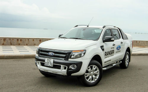 Ford Ranger  "đối đầu " Mazda BT50: Chọn xe bán tải nào tốt?