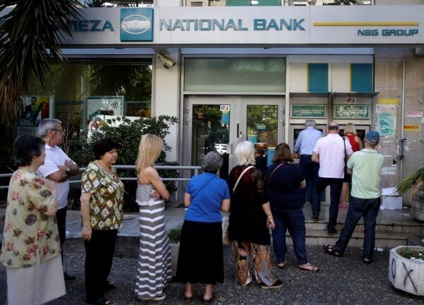 Khủng hoảng tài chính tại Hy Lạp: Người chết cũng khổ