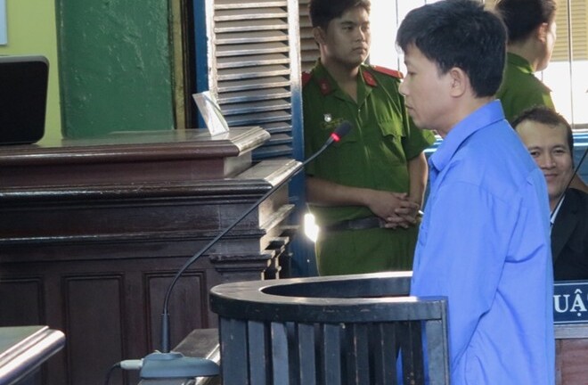 Cuồng ghen vì một tin nhắn, gã chồng hờ đâm vợ tử vong