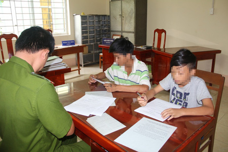 Mâu thuẫn đàn anh, HS lớp 6 chế mã tấu 