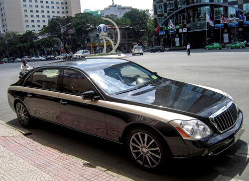 Những “nỗi khổ” khi đi xe sang ở Việt Nam