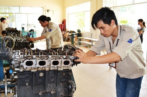 “Tranh nhau” trường nghề vì... lợi quyền