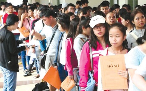 Xét tuyển Đại học 2015: Căng thẳng đến phút chót, thí sinh phó mặc