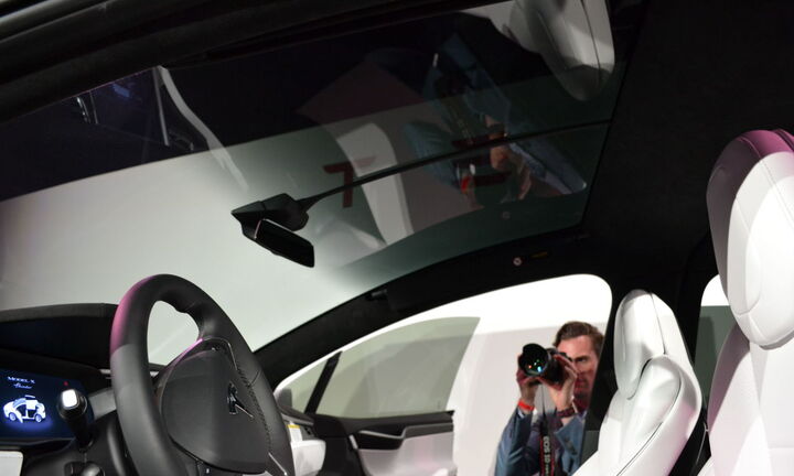 6 bất ngờ điên rồ về mẫu xe Tesla thế hệ X