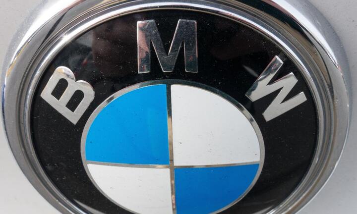 Bí mật về logo hãng xe hơi BMW