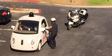 Xe tự lái của Google bị cảnh sát “bắn tốc độ” 