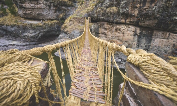 Tham quan cây cầu treo được tết bằng cỏ duy nhất trên thế giới