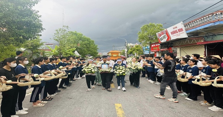 Ca nương Tú Thanh qua đời: Bố mẹ ở nước ngoài không kịp về nhìn mặt lần cuối
