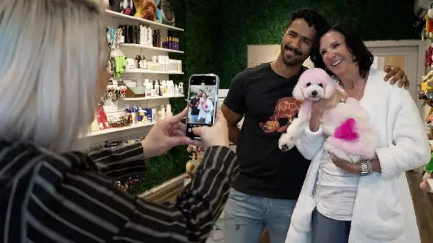 Đến Mỹ với 2 chiếc kéo, chàng thanh niên kiếm ra triệu đô mỗi năm nhờ nghề khó tin