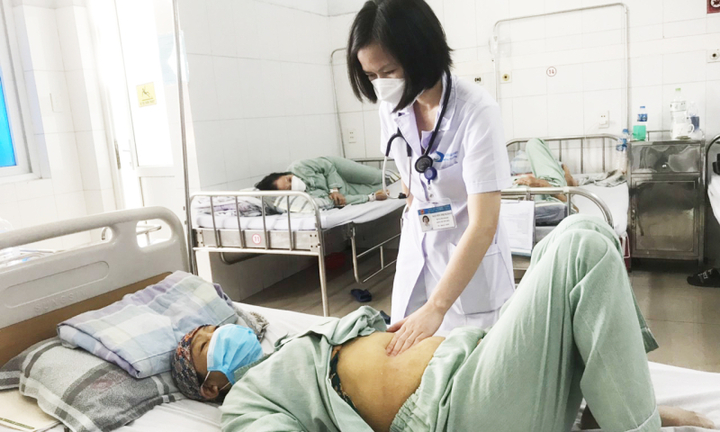 Tự ý dùng thuốc nam chữa viêm dạ dày, người phụ nữ ở Quảng Ninh bị viêm gan cấp