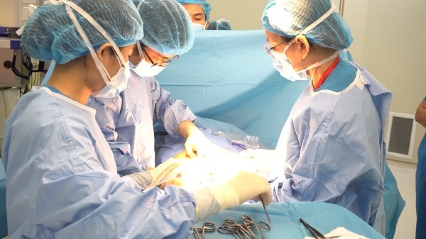 Cứu sống thành công sản phụ 33 tuổi vỡ tử cung ở tuần thai 35