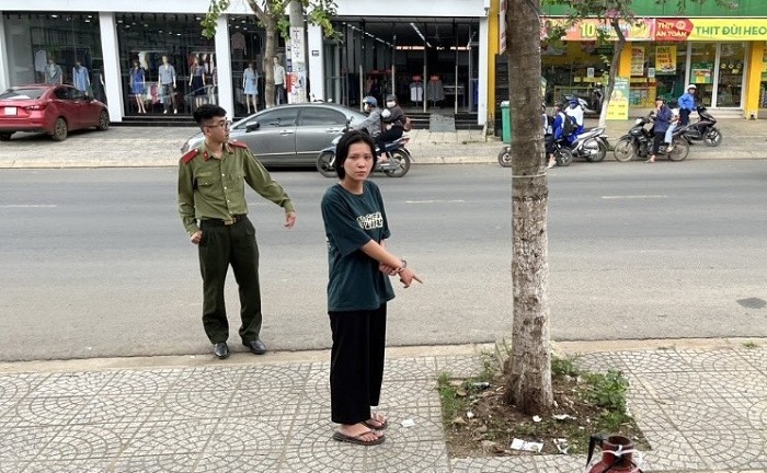 Nghi do ghen tuông, vợ trẻ đâm chồng 
