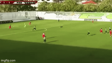 Khoảnh khắc cầu thủ Ghana ngã gục, đột tử thương tâm ngay trên sân đấu