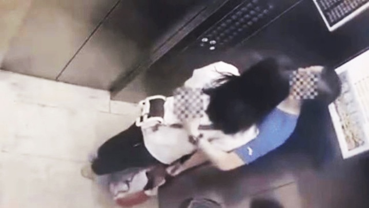 Ngoại tình với thầy giáo của con trong thang máy, hành động của người phụ nữ khiến cư dân mạng phẫn nộ