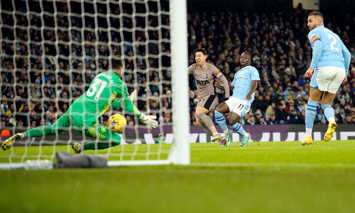 Đá phản lưới nhà, Son Heung-min vẫn đi vào lịch sử Premier League với kỷ lục khó tin