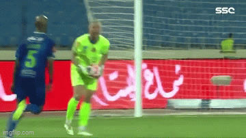 Quả phạt đền ngớ ngẩn nhất thế giới tại giải có Ronaldo thi đấu