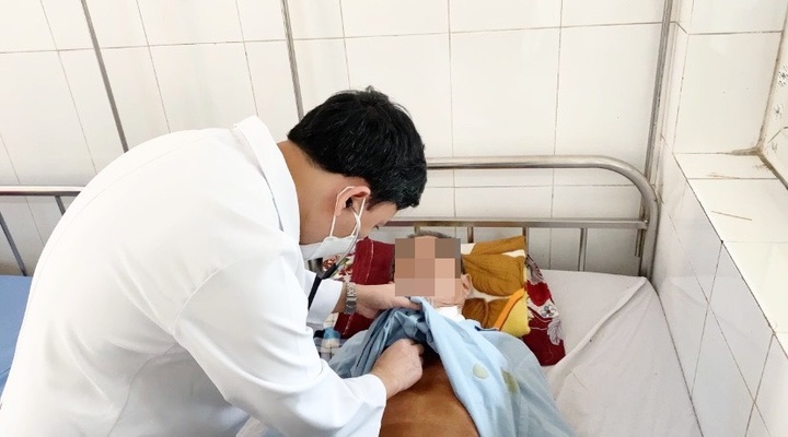 Cứu sống nam bệnh nhân bị phình động mạch chủ ngực phức tạp