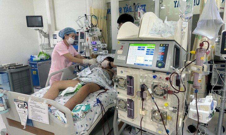 Cứu sống bệnh nhi sốt xuất huyết biến chứng nặng, suy đa cơ quan trên thể trạng dư cân