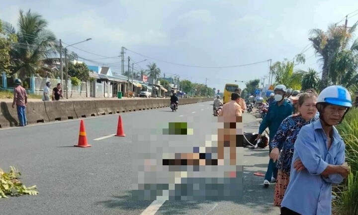Xe máy va chạm xe khách, nữ sinh lớp 10 ở Bạc Liêu tử vong tại chỗ